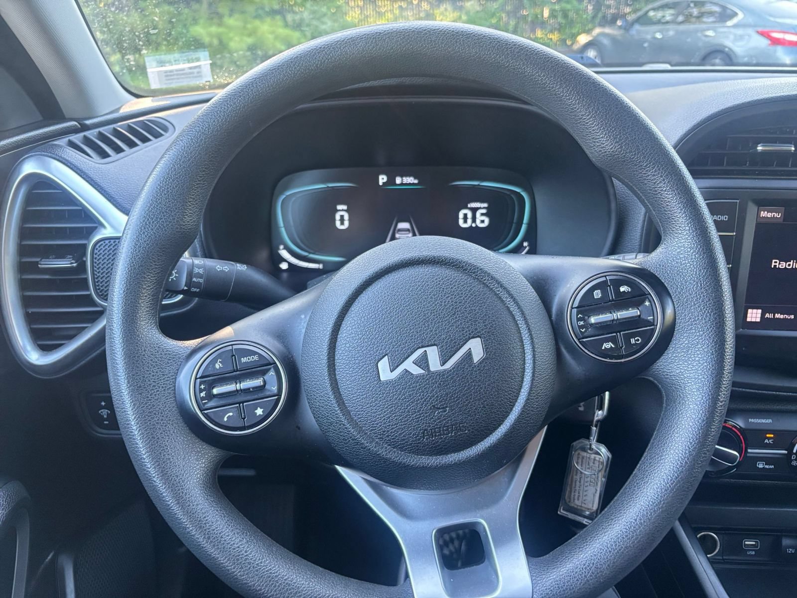 Used 2025 Kia Soul LX w/ LX Technology Package FWD image 31