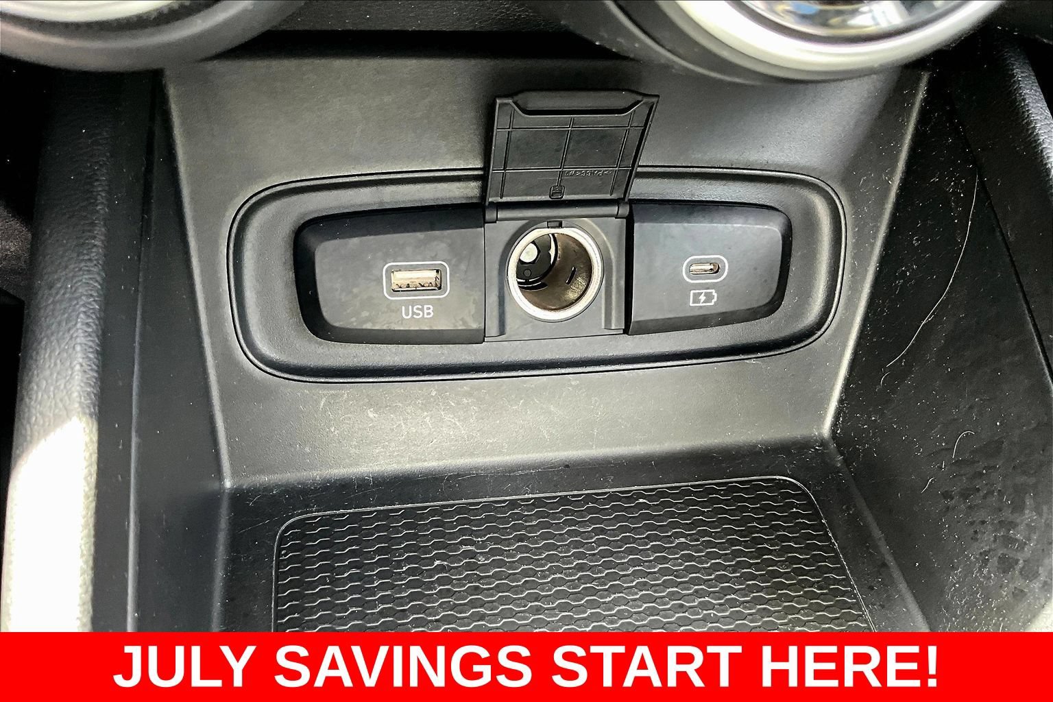 Used 2025 Hyundai Venue SEL FWD image 21