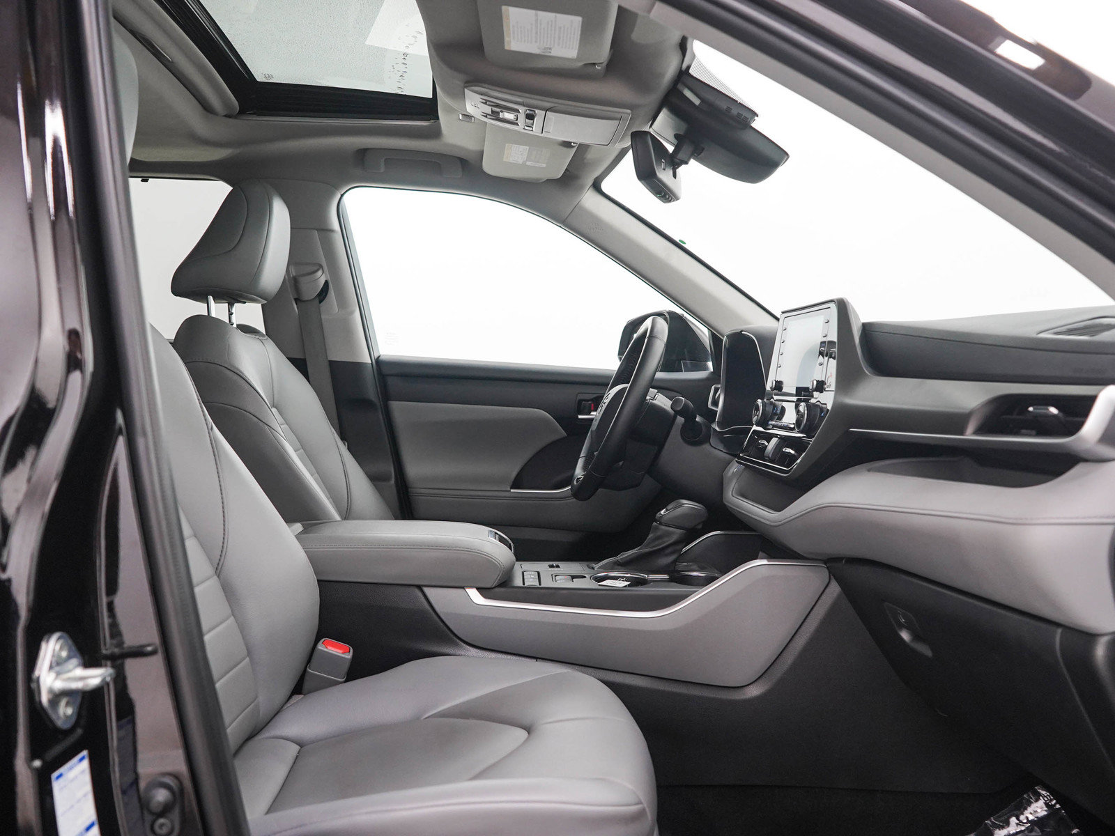 Used 2021 Toyota Highlander XLE AWD/4WD image 13