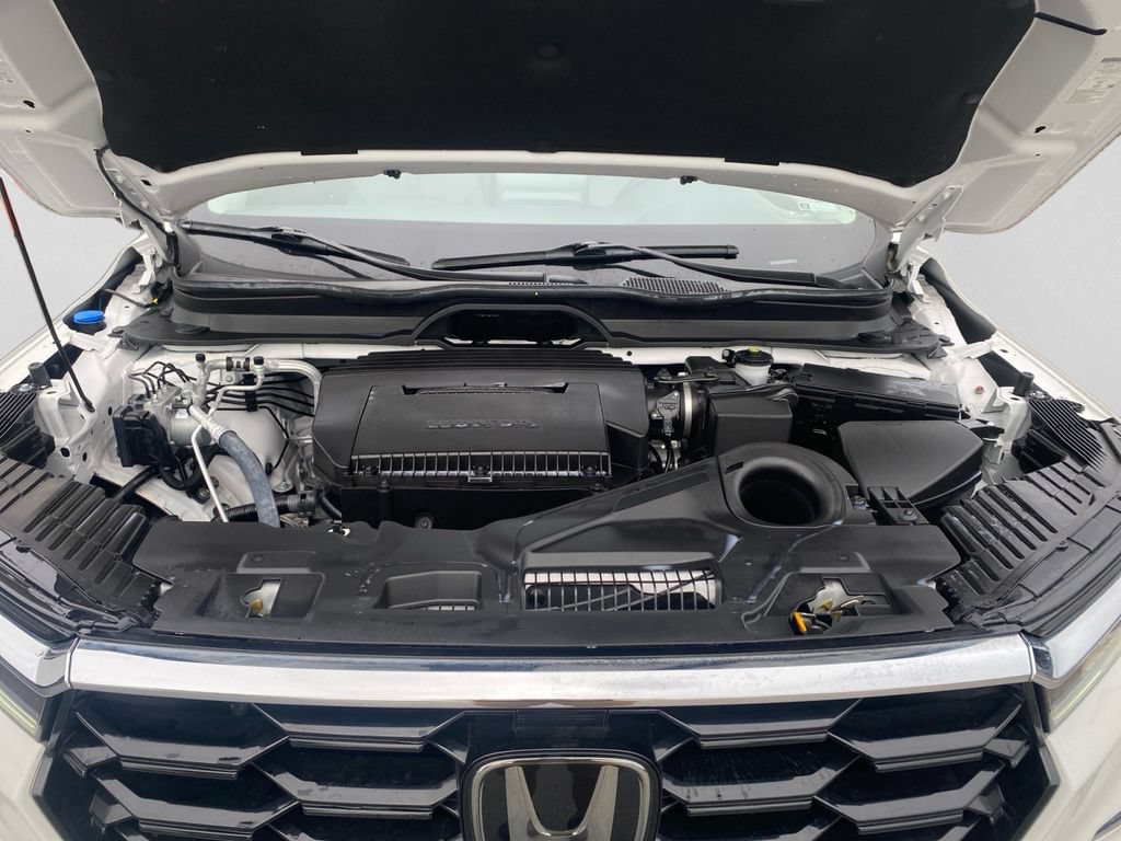 Used 2025 Honda Pilot Touring image 13