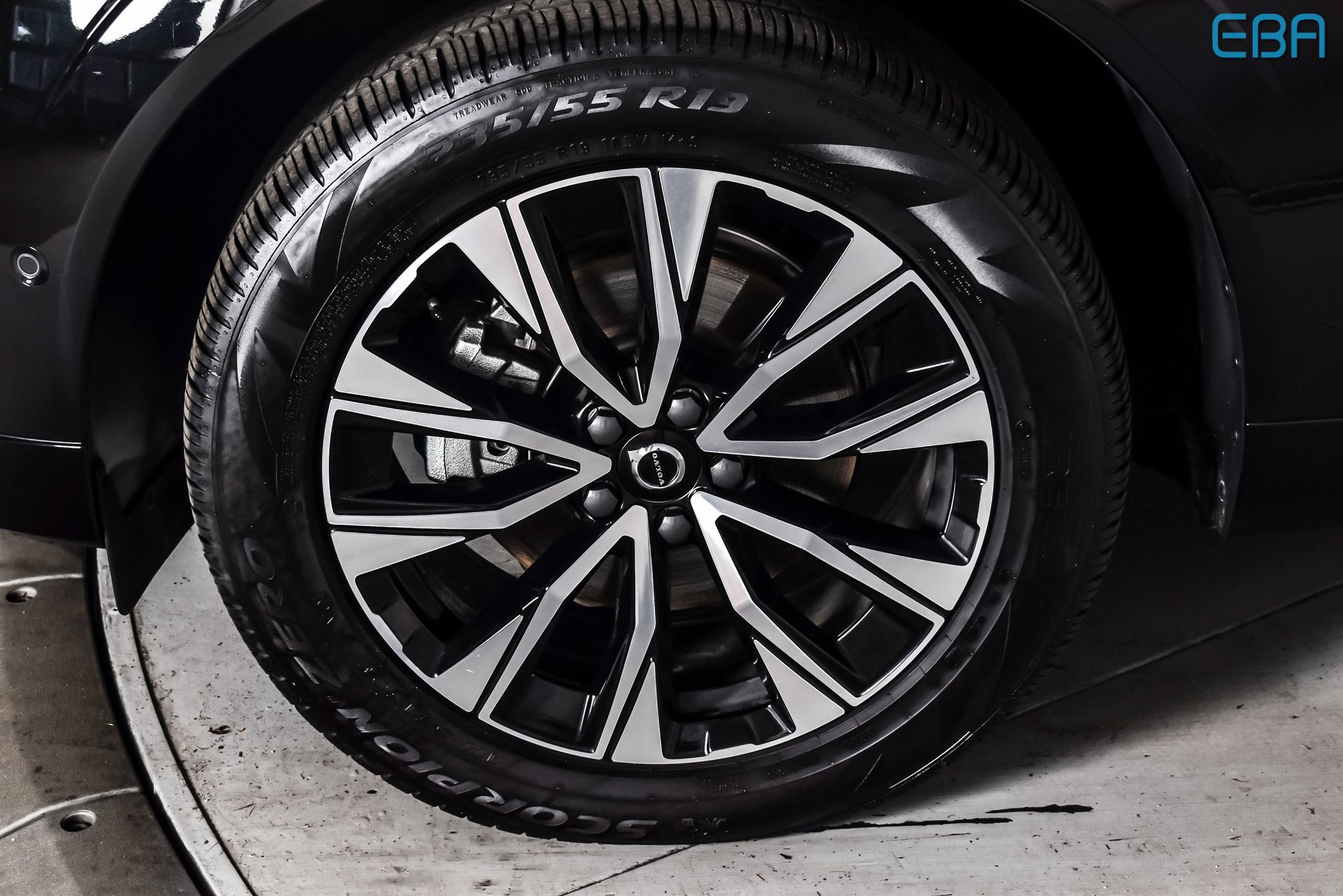 Used 2025 Volvo XC60 B5 Plus image 10