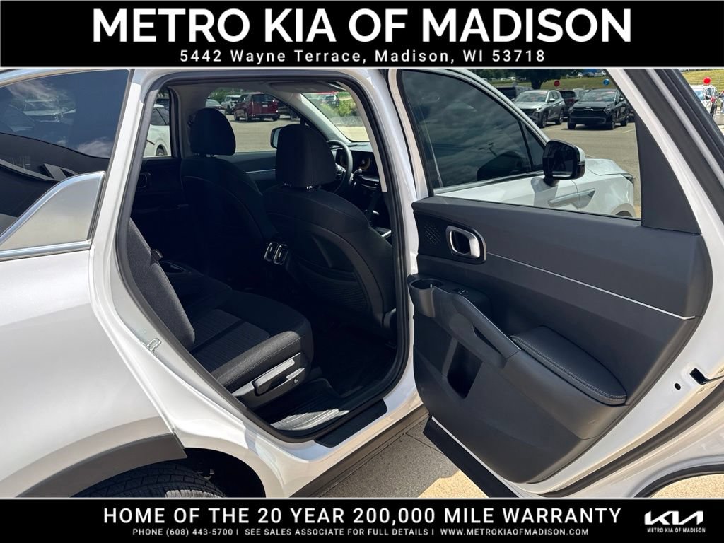 Used 2025 Kia Sorento LX FWD image 36