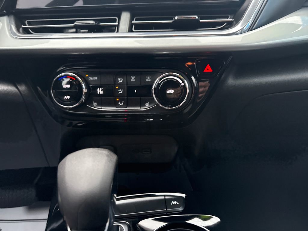 Used 2025 Chevrolet Trax LT w/ LT Convenience Package image 21