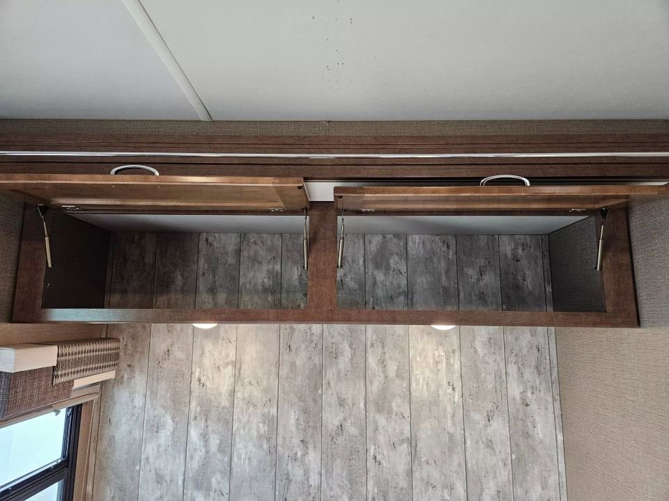 Used 2018 Ford E-450 and Econoline 450 Super Duty w/ Motorhome Prep Package RWD image 39