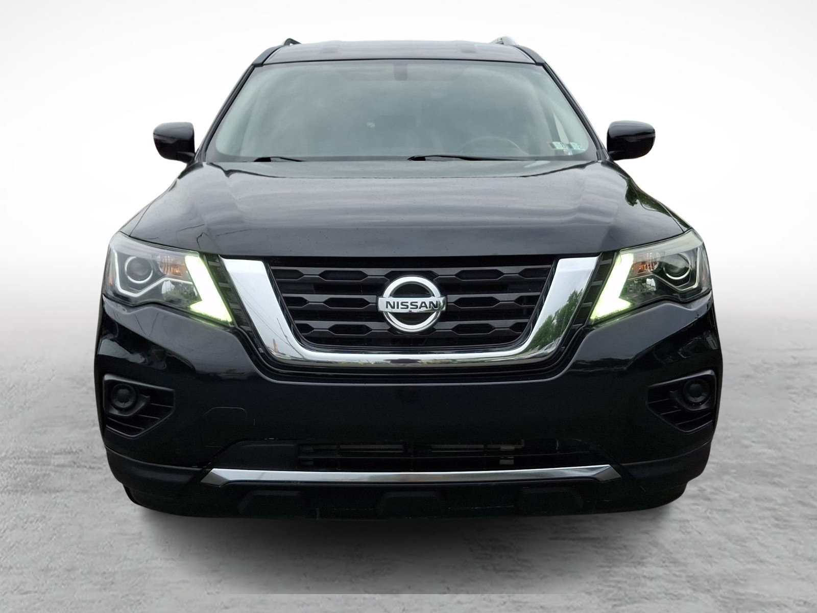 Used 2019 Nissan Pathfinder S AWD/4WD image 2