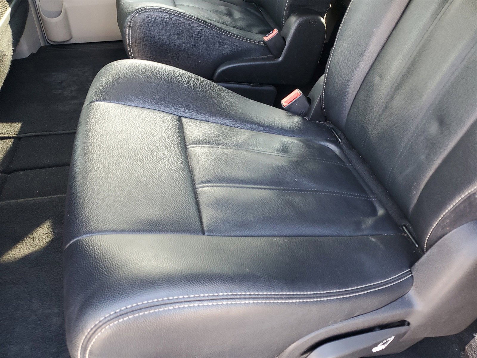 Used 2016 Chrysler Town & Country Touring image 15