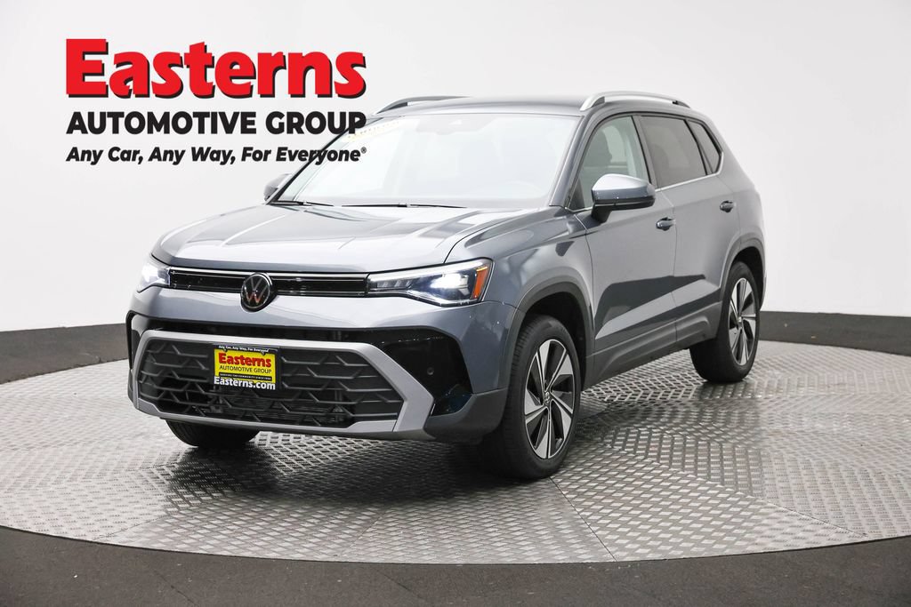 Used 2025 Volkswagen Taos SE AWD/4WD image 1