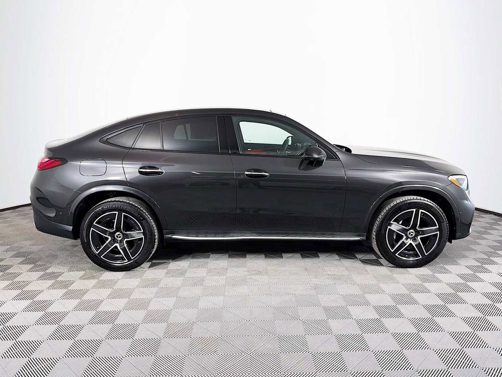 Used 2024 Mercedes-Benz GLC 300 4MATIC image 4
