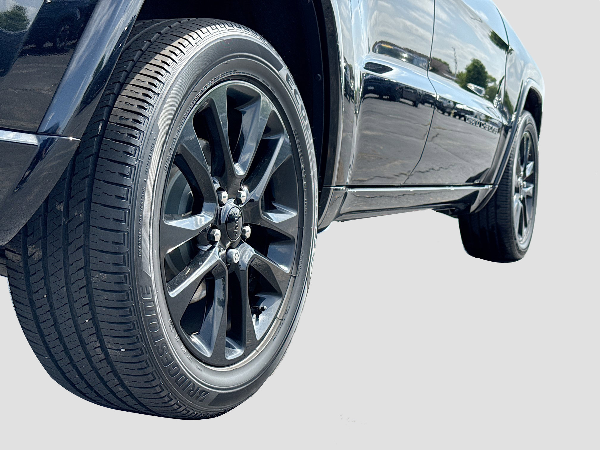 Used 2018 Jeep Grand Cherokee Altitude AWD/4WD image 17
