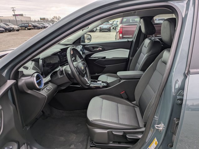 Used 2025 Chevrolet Trax LT w/ LT Convenience Package image 21