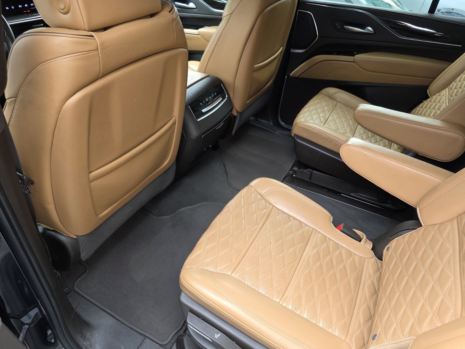 Used 2023 Cadillac Escalade Sport AWD/4WD image 15