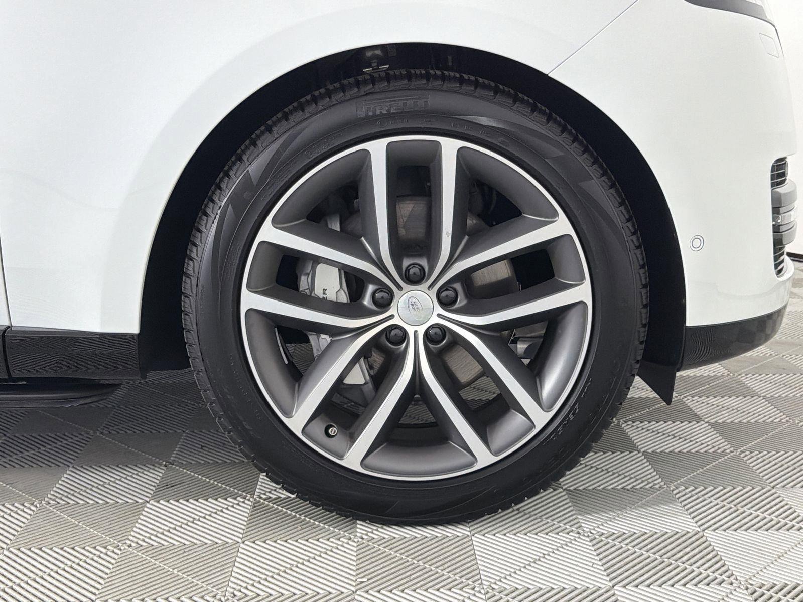 New 2025 Land Rover Range Rover SE image 35