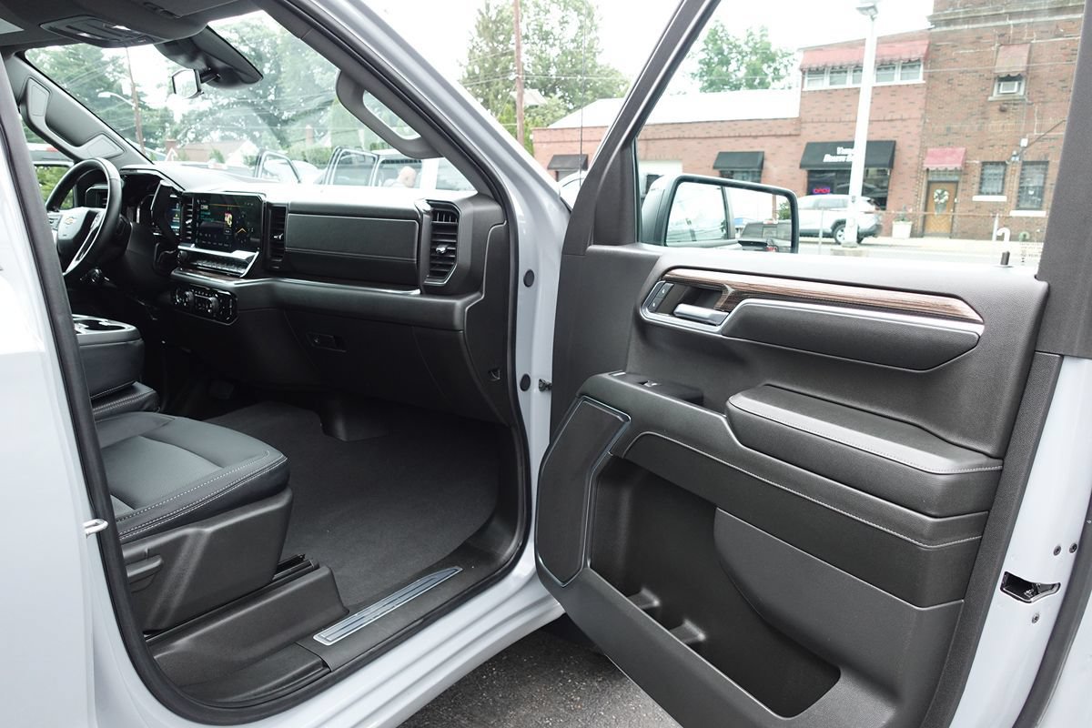 Used 2024 Chevrolet Silverado 1500 LT AWD/4WD image 29