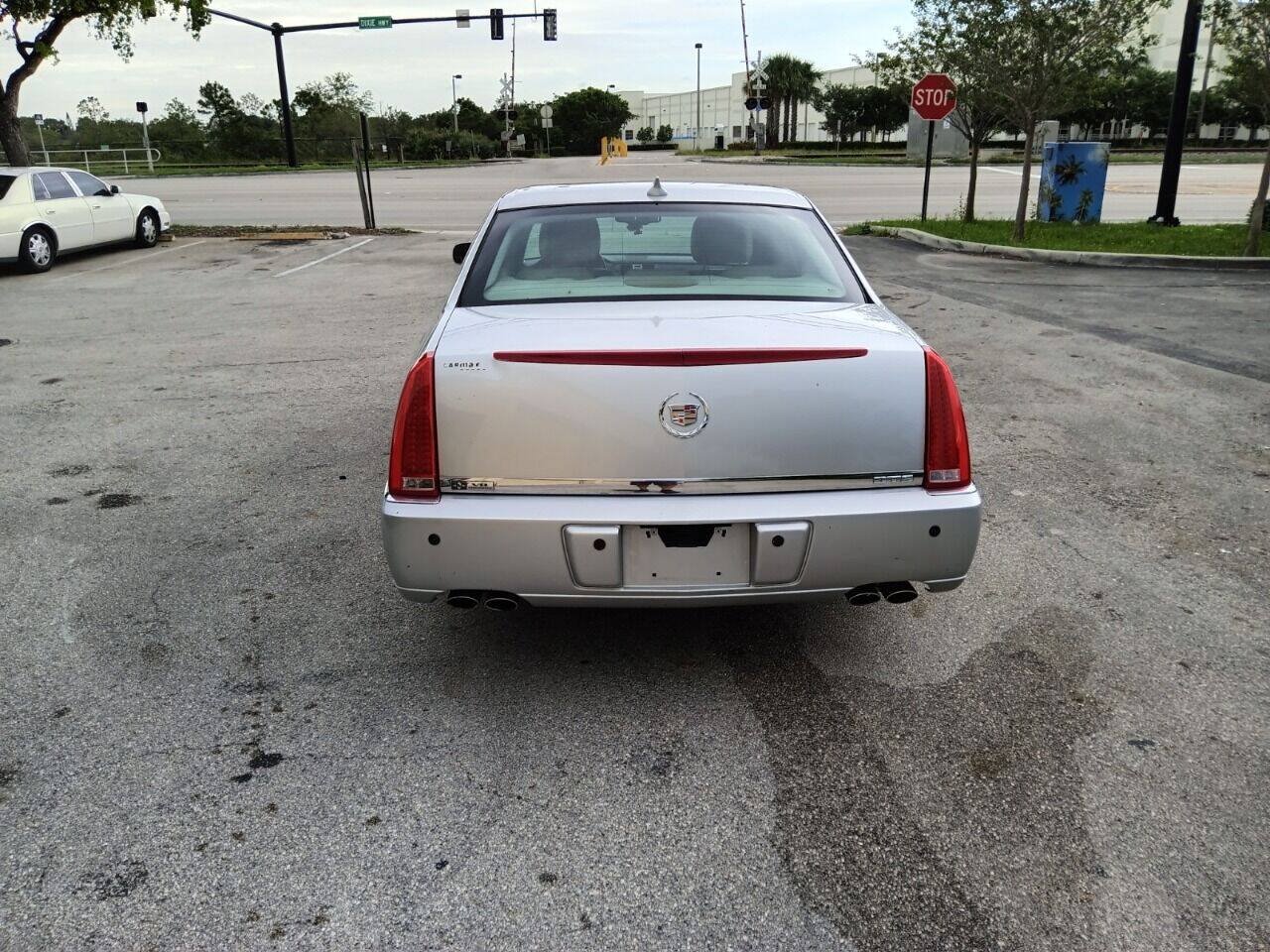 Used 2010 Cadillac DTS FWD image 3