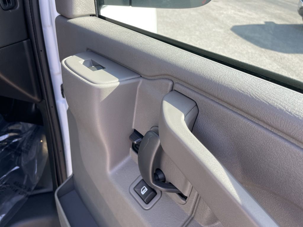 New 2025 Chevrolet Express 2500 Work Van image 24