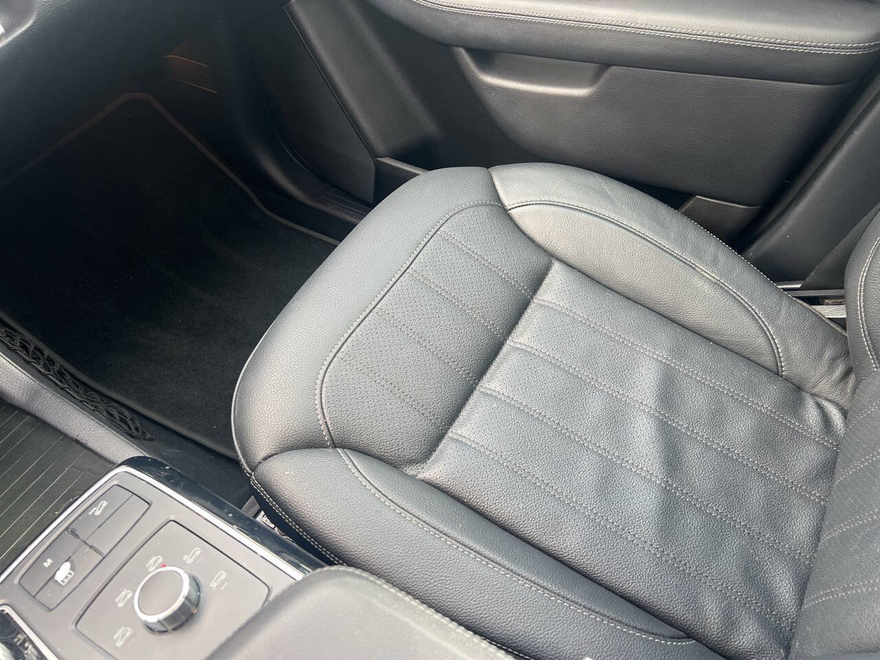 Used 2019 Mercedes-Benz GLE 400 4MATIC image 11