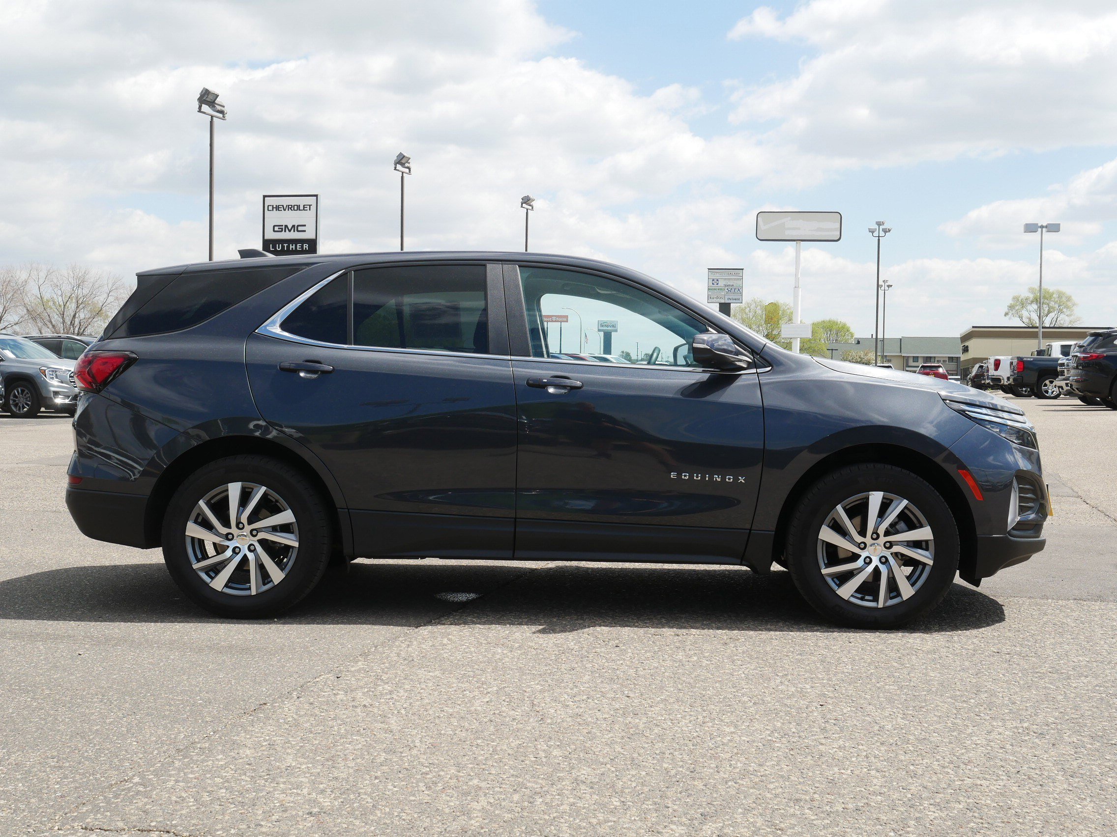 Used 2023 Chevrolet Equinox LT AWD/4WD image 8