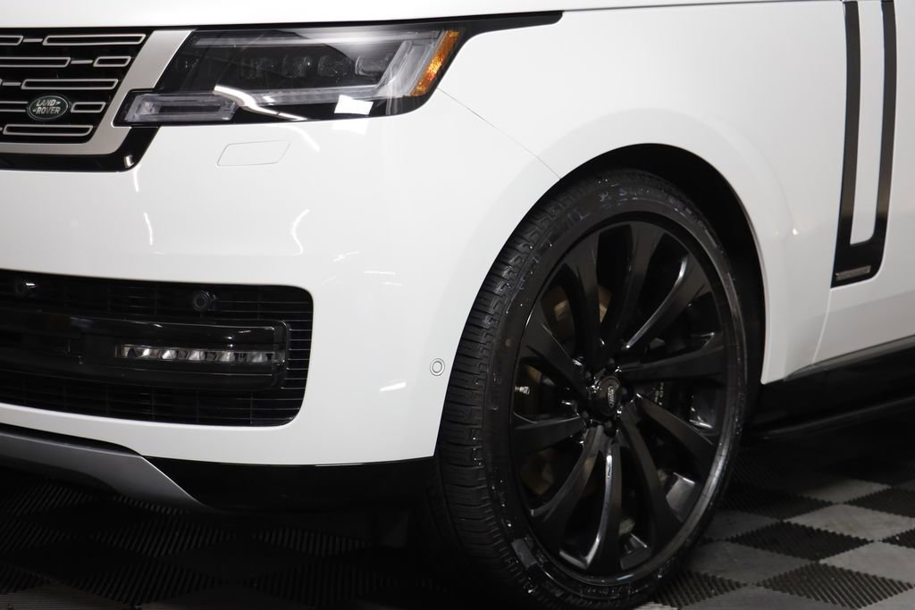 Used 2025 Land Rover Range Rover Autobiography image 3