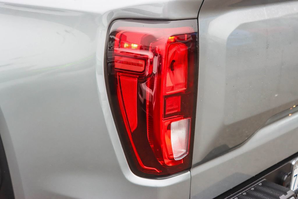 Used 2025 GMC Sierra 1500 Elevation image 8