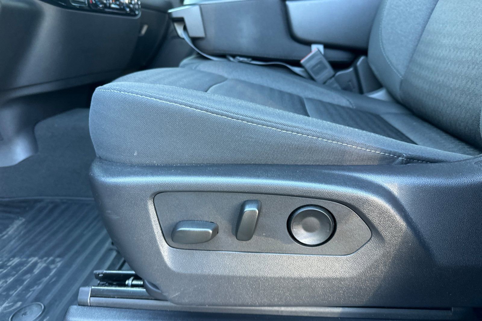 Used 2025 GMC Sierra 1500 Elevation image 12