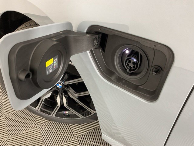 Used 2025 BMW 750e xDrive AWD/4WD image 43
