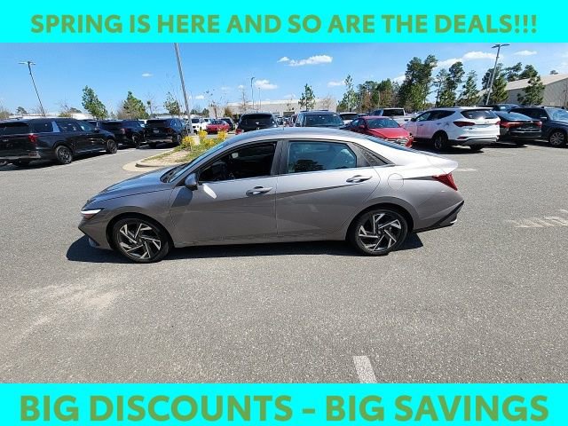 Used 2024 Hyundai Elantra Limited image 9