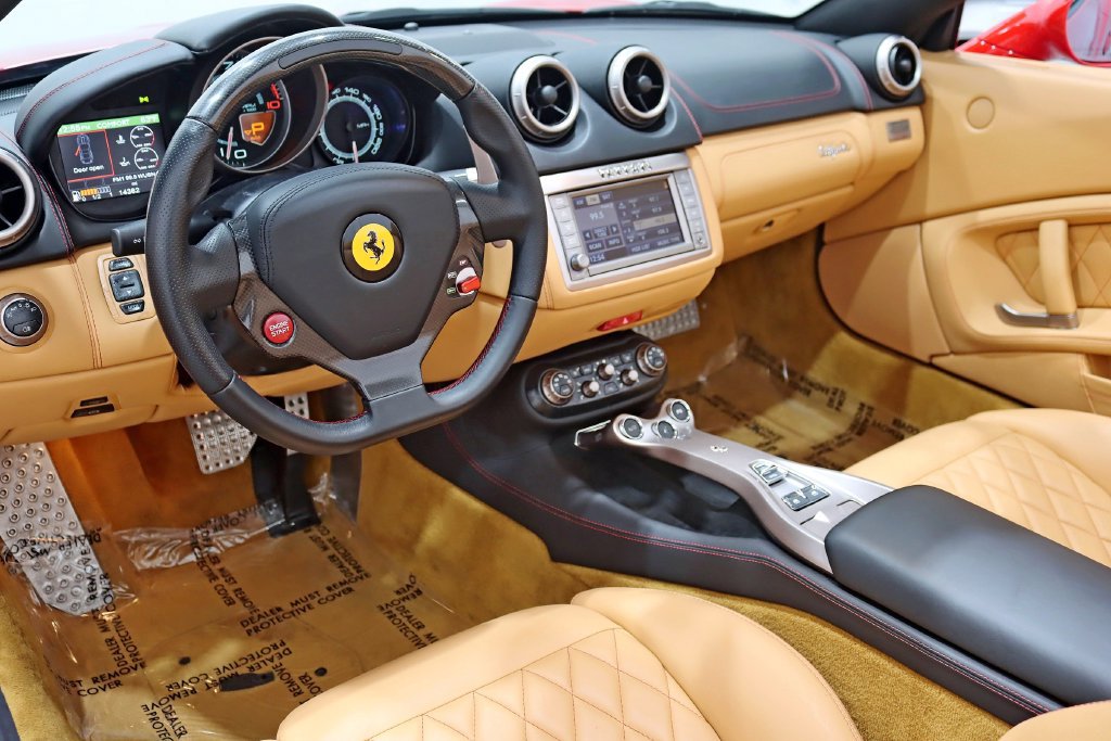Used 2012 Ferrari California RWD image 15
