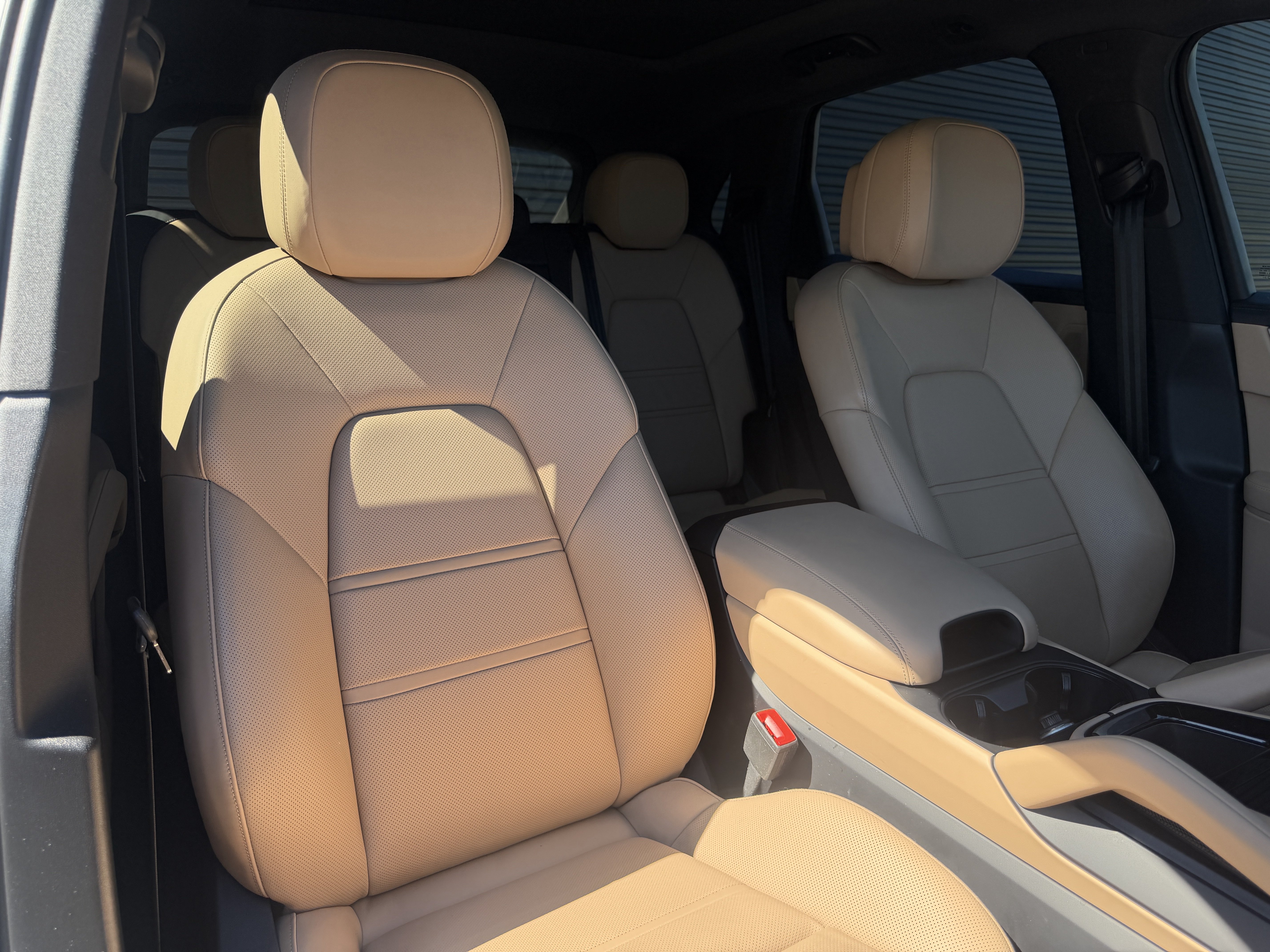 Certified 2025 Porsche Cayenne AWD/4WD image 18