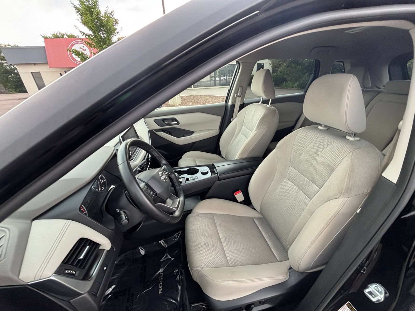 Used 2025 Nissan Rogue SV AWD/4WD image 34