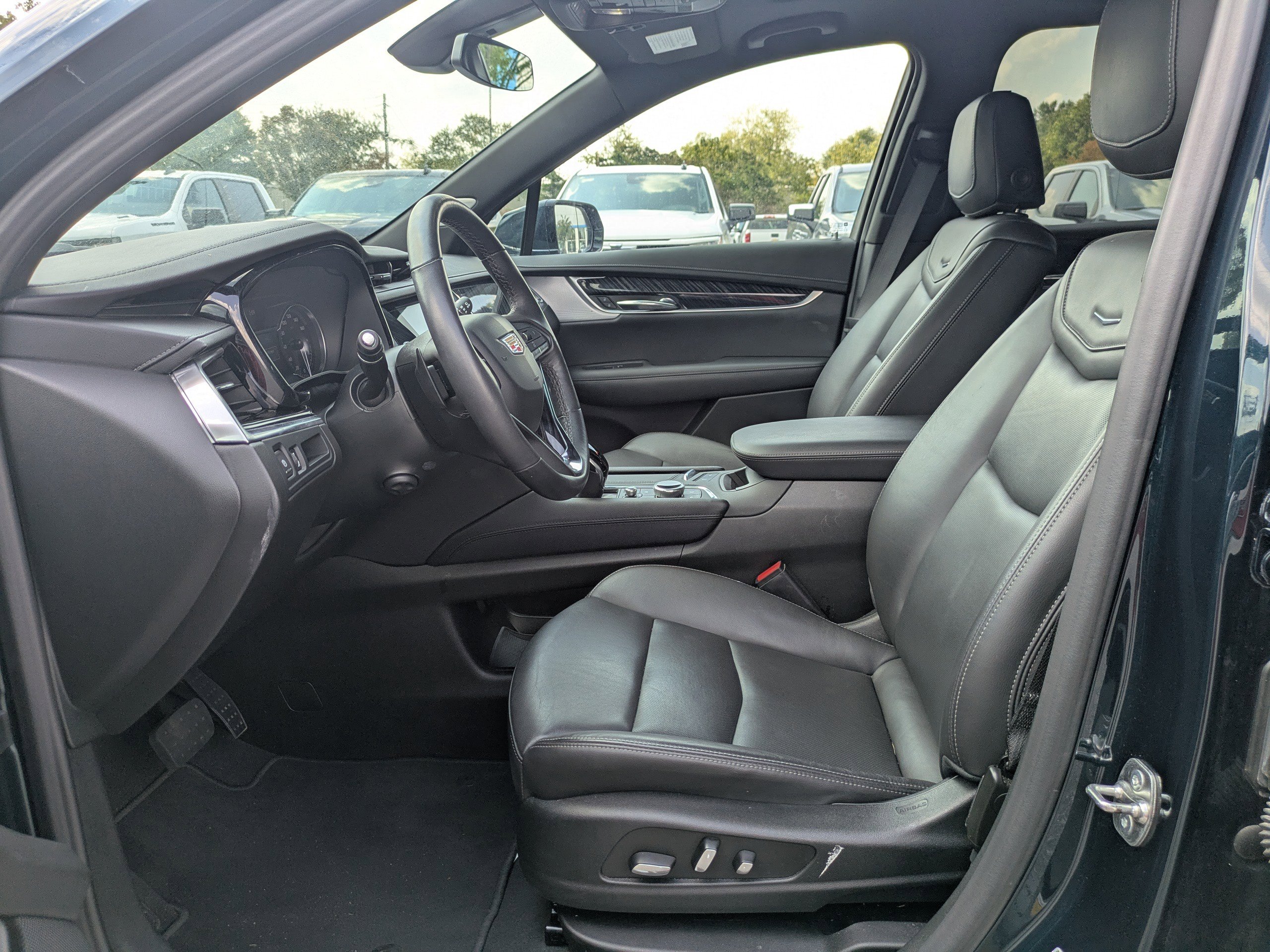 Used 2025 Cadillac XT6 Premium Luxury image 22