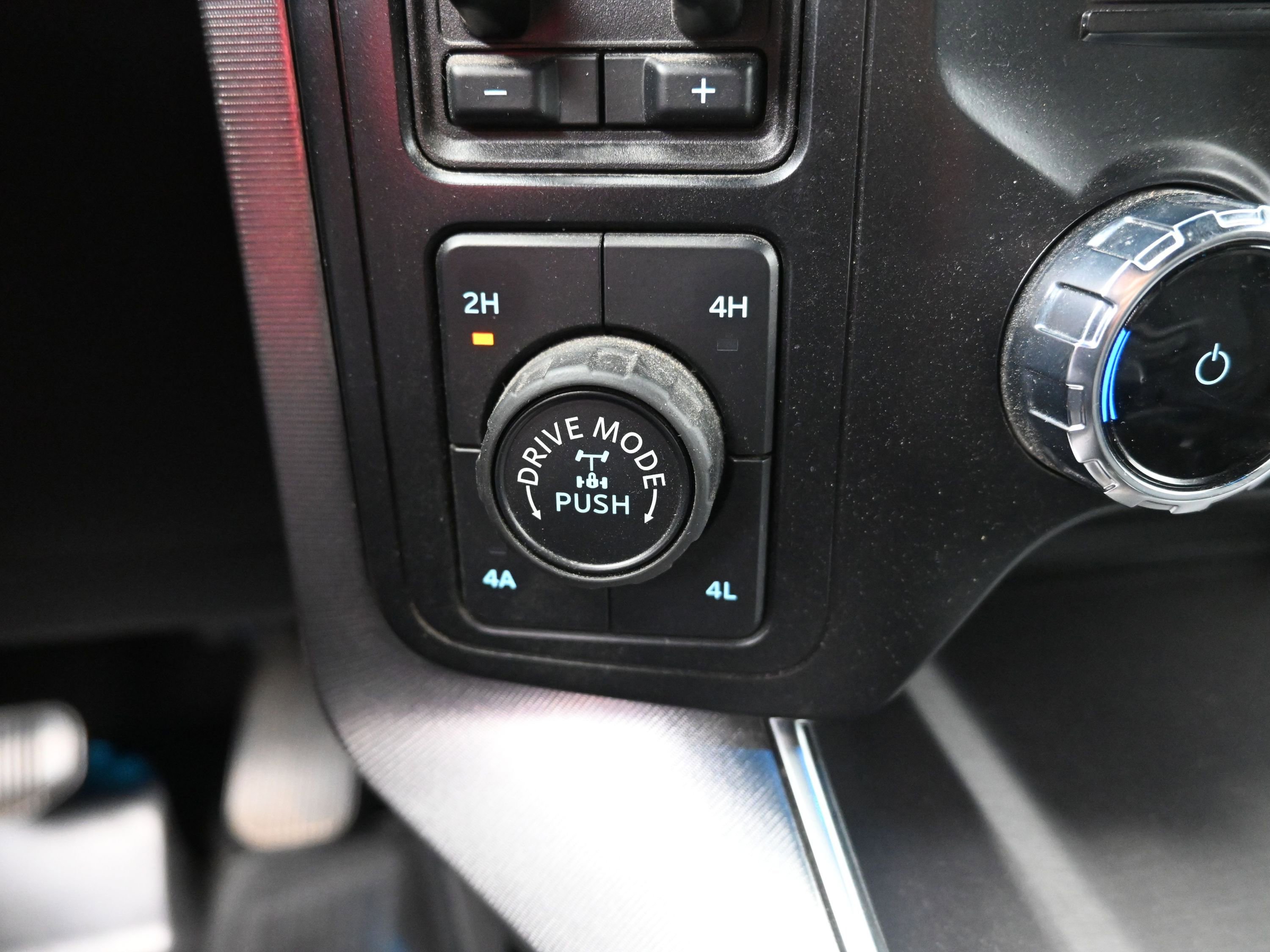 Certified 2024 Ford F150 Platinum w/ Equipment Group 702A High image 23