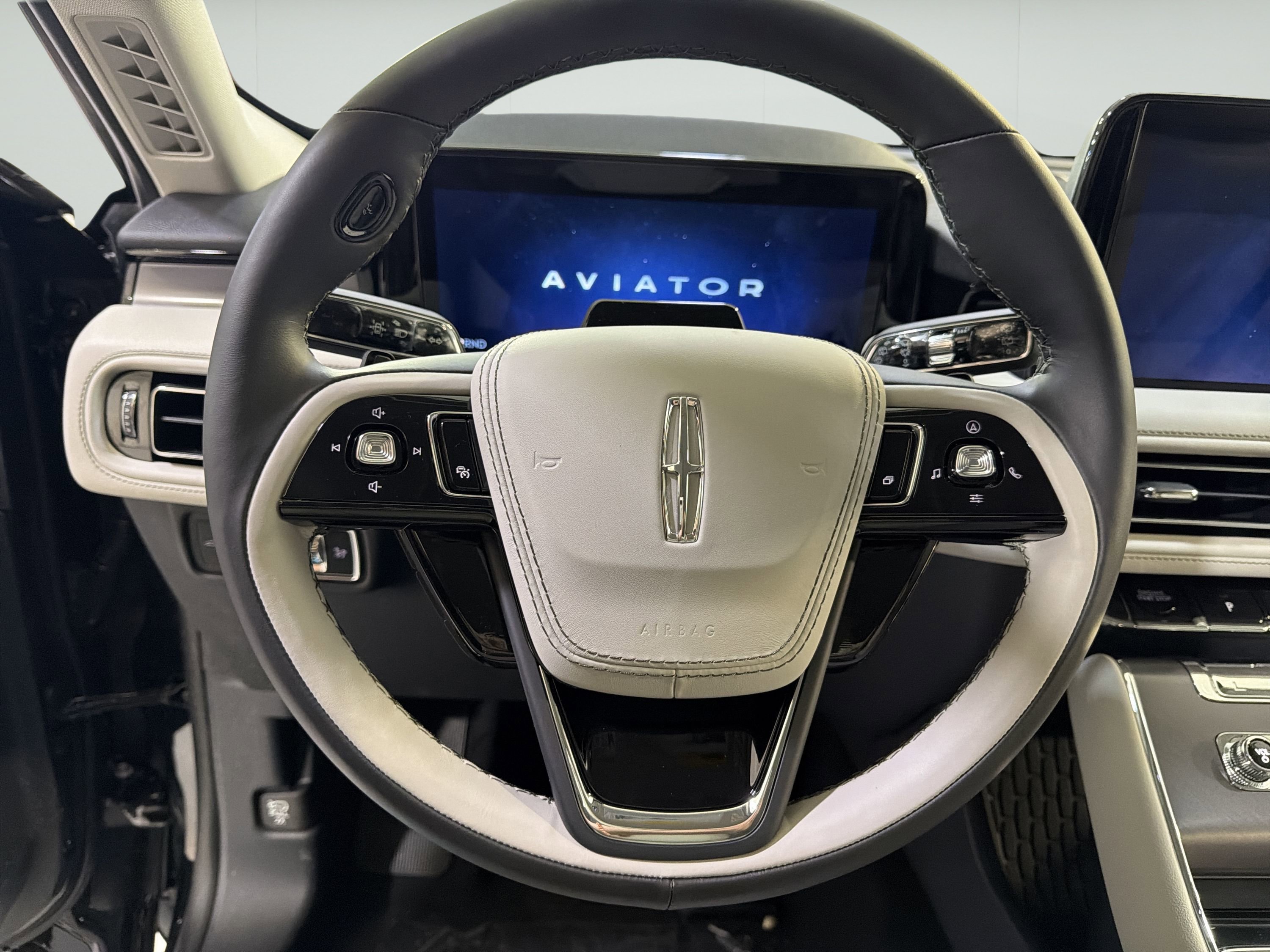 New 2026 Lincoln Aviator 2WD image 13