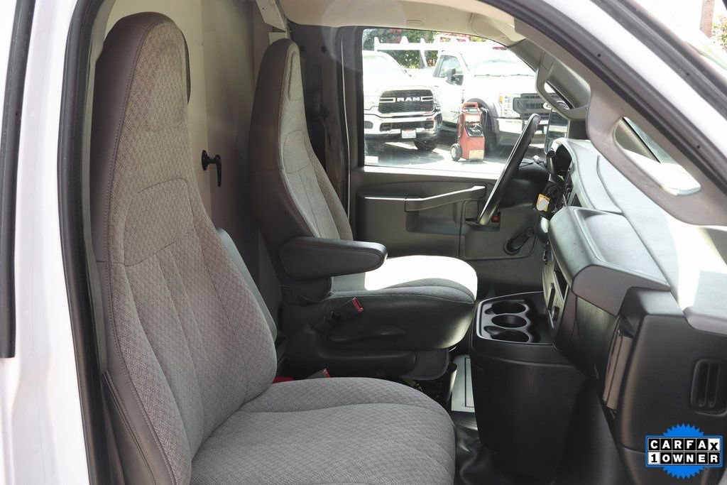 Used 2018 Chevrolet Express 3500 RWD image 25