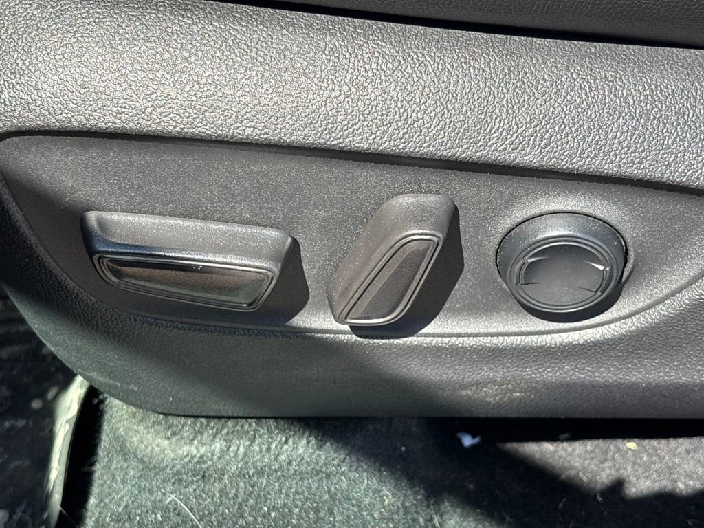 Used 2021 Toyota Highlander XLE image 8