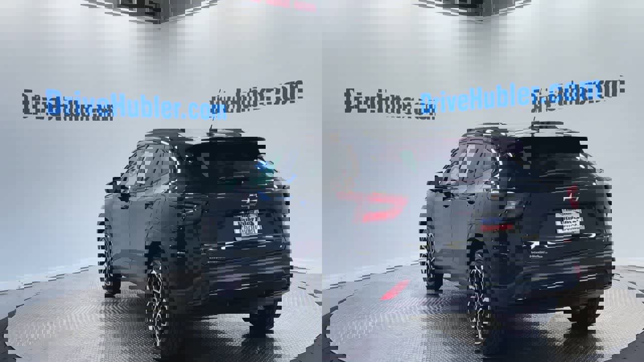 Used 2025 Chevrolet Trax RS w/ Sunroof Package image 2