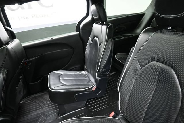 Used 2019 Chrysler Pacifica Limited w/ S Appearance Package FWD image 15