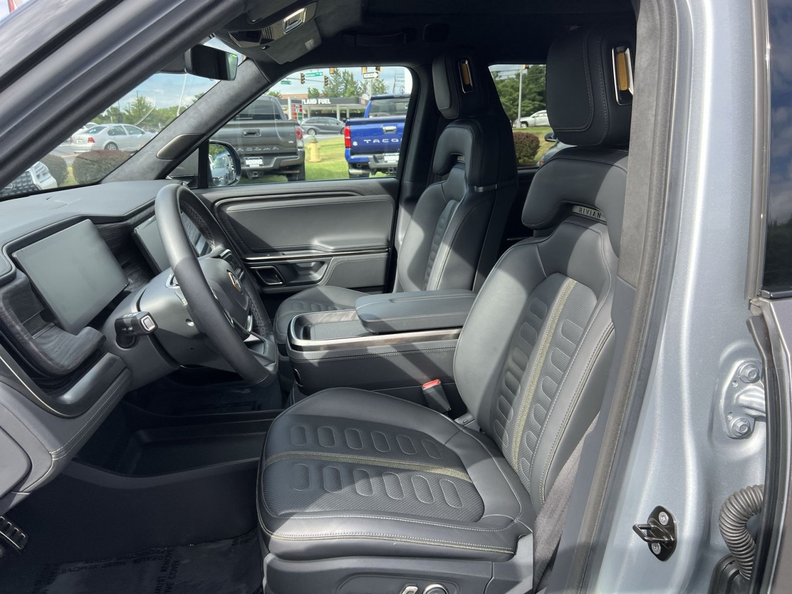 Used 2022 Rivian R1T Adventure AWD/4WD image 13