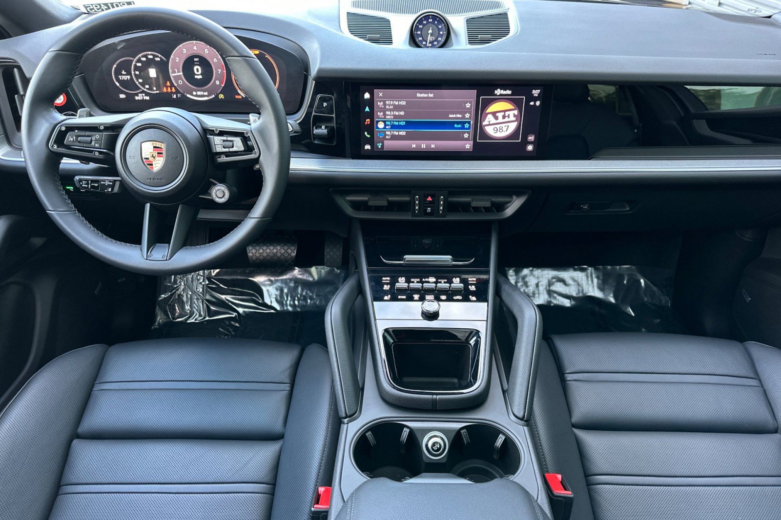 Used 2025 Porsche Cayenne image 6