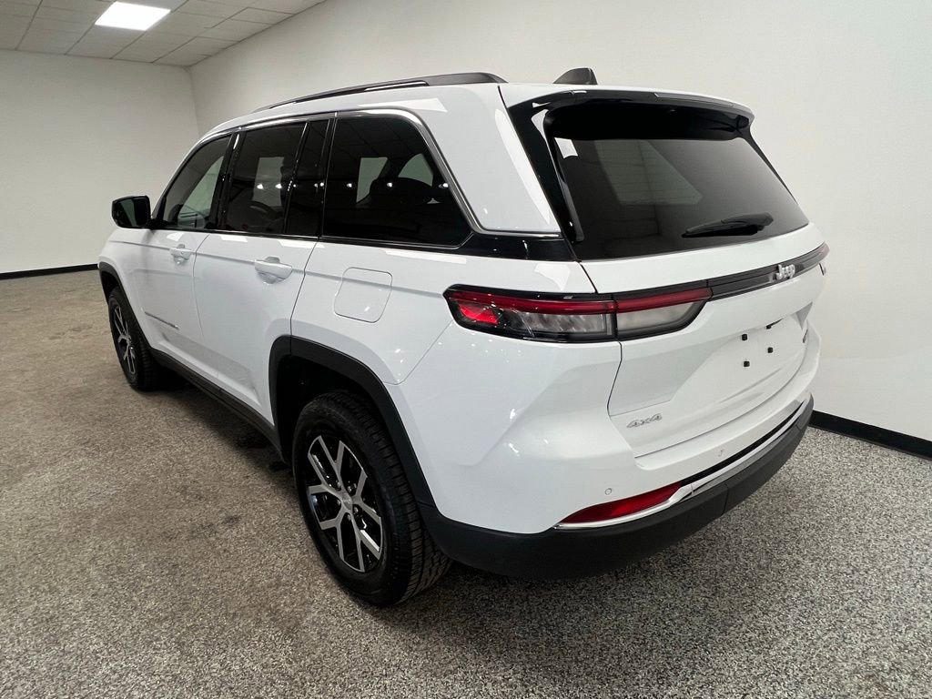 Used 2024 Jeep Grand Cherokee Limited image 18