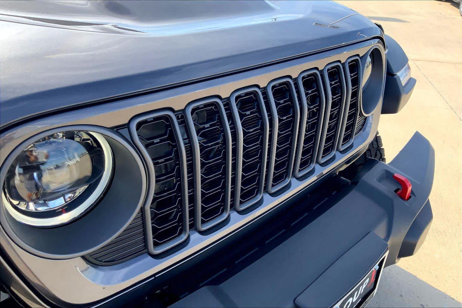 Used 2025 Jeep Gladiator Rubicon w/ Convenience Group AWD/4WD image 29