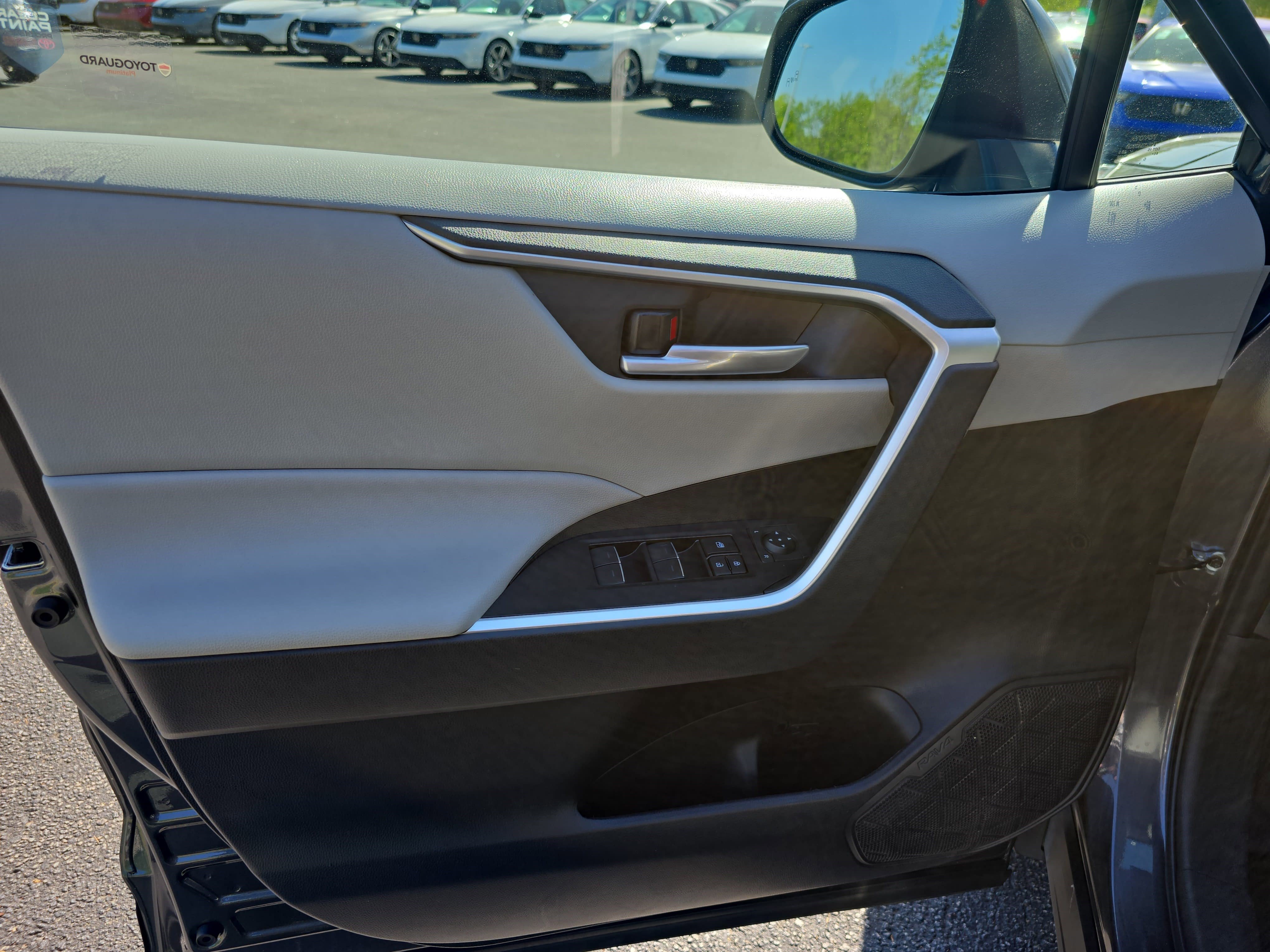 Used 2023 Toyota RAV4 XLE w/ Convenience Package FWD image 28