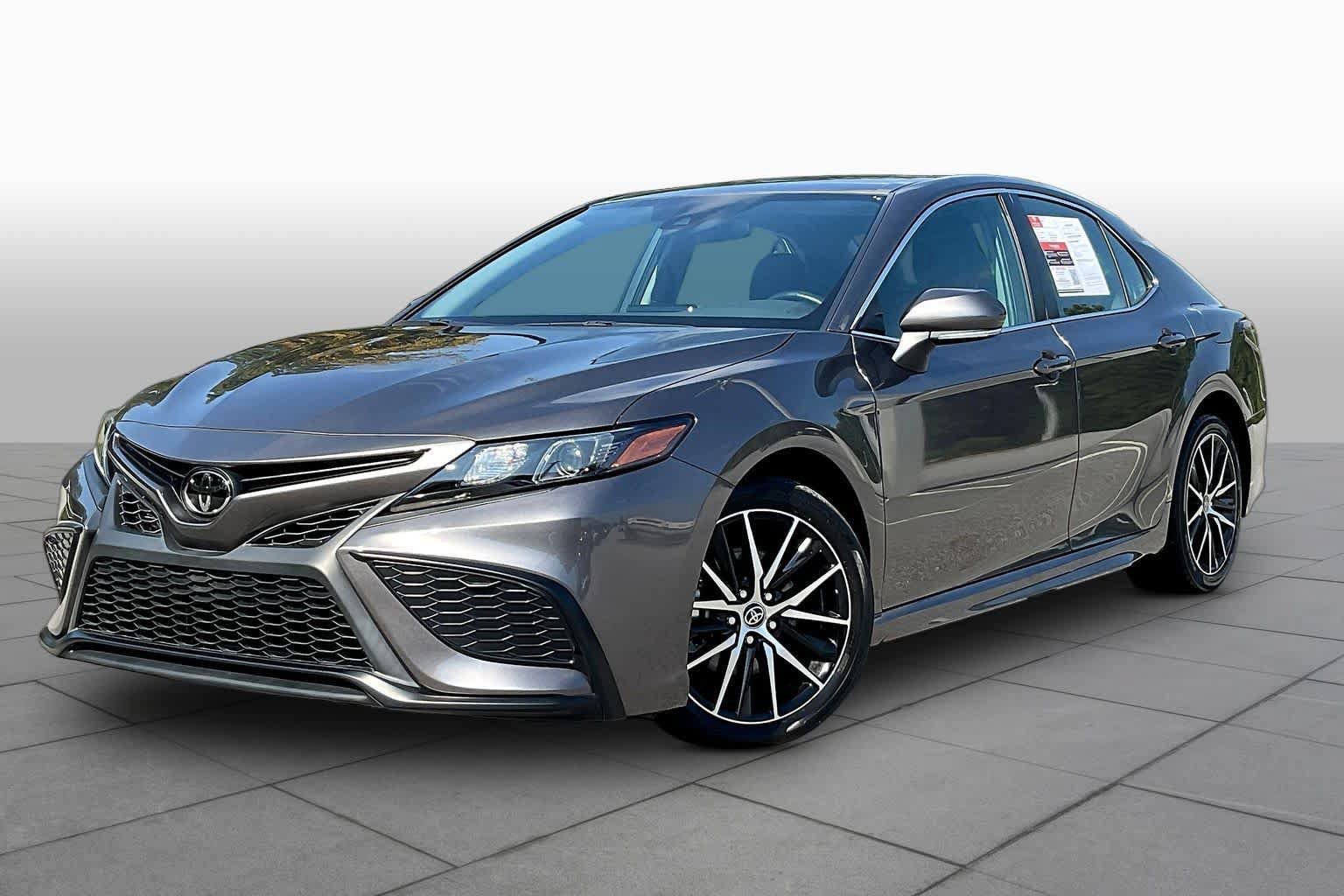 Used 2023 Toyota Camry SE FWD image 1