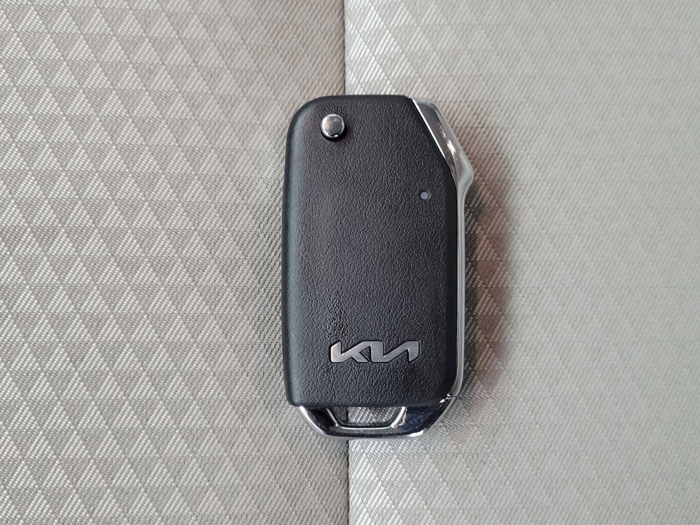 Used 2025 Kia Soul LX image 32