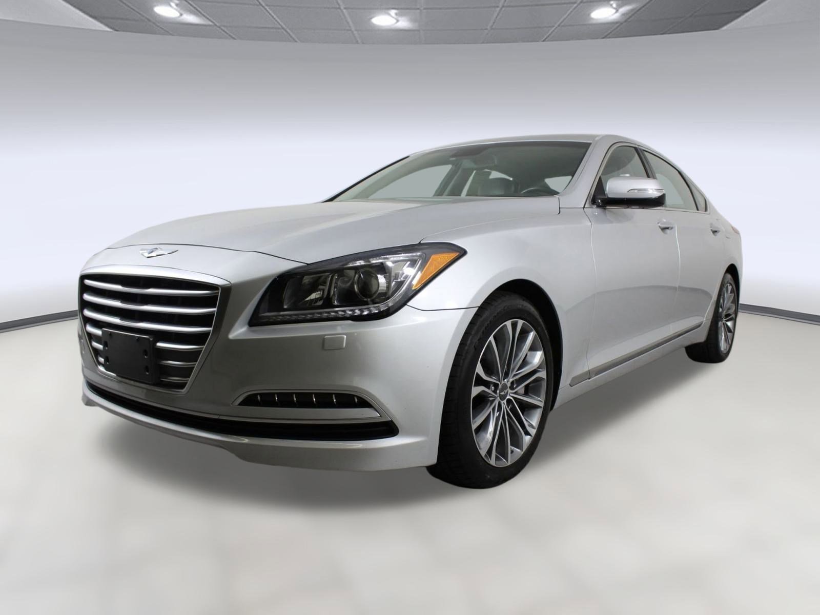 Used 2015 Hyundai Genesis 3.8 image 1