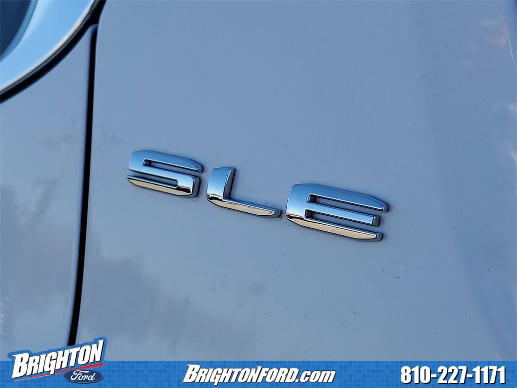 Used 2023 GMC Acadia SLE w/ Driver Convenience Package image 5