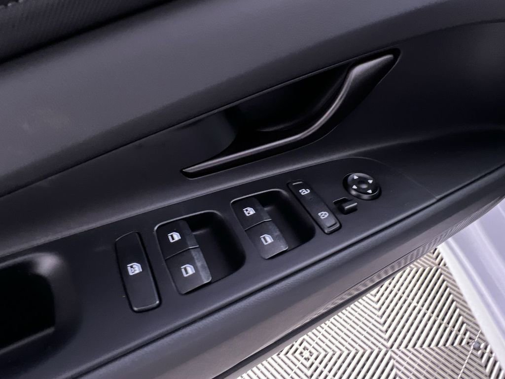 Used 2025 Hyundai Elantra Sport FWD image 15