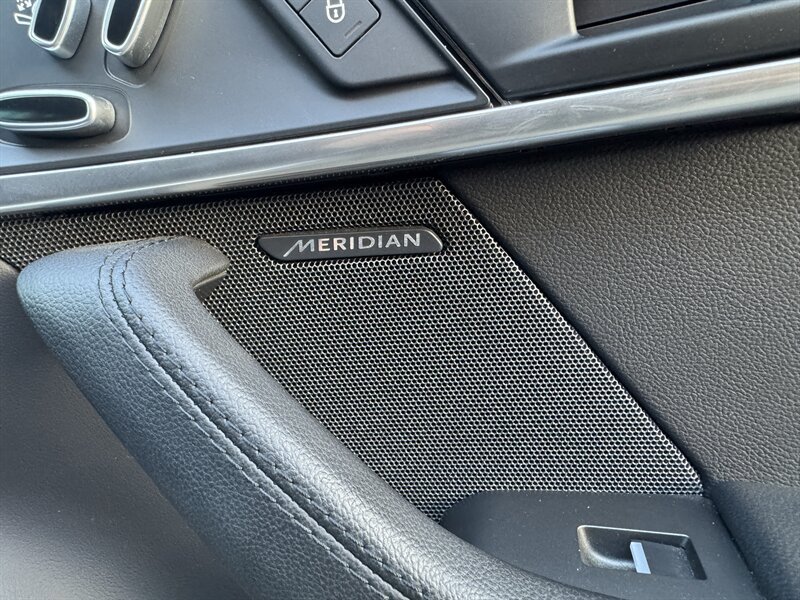 Used 2018 Jaguar F-TYPE Coupe RWD image 31