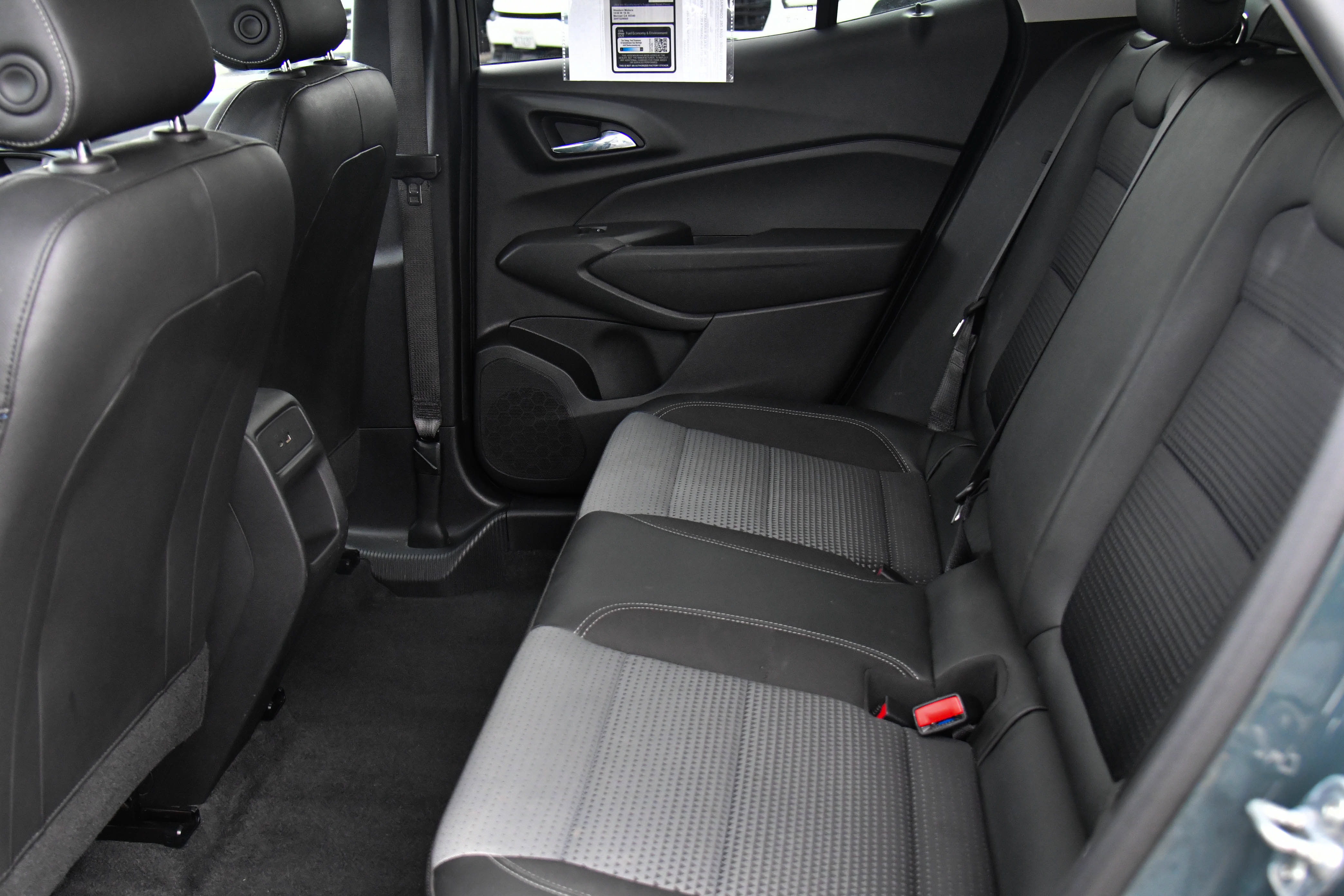 Used 2025 Chevrolet Trax LT FWD image 35