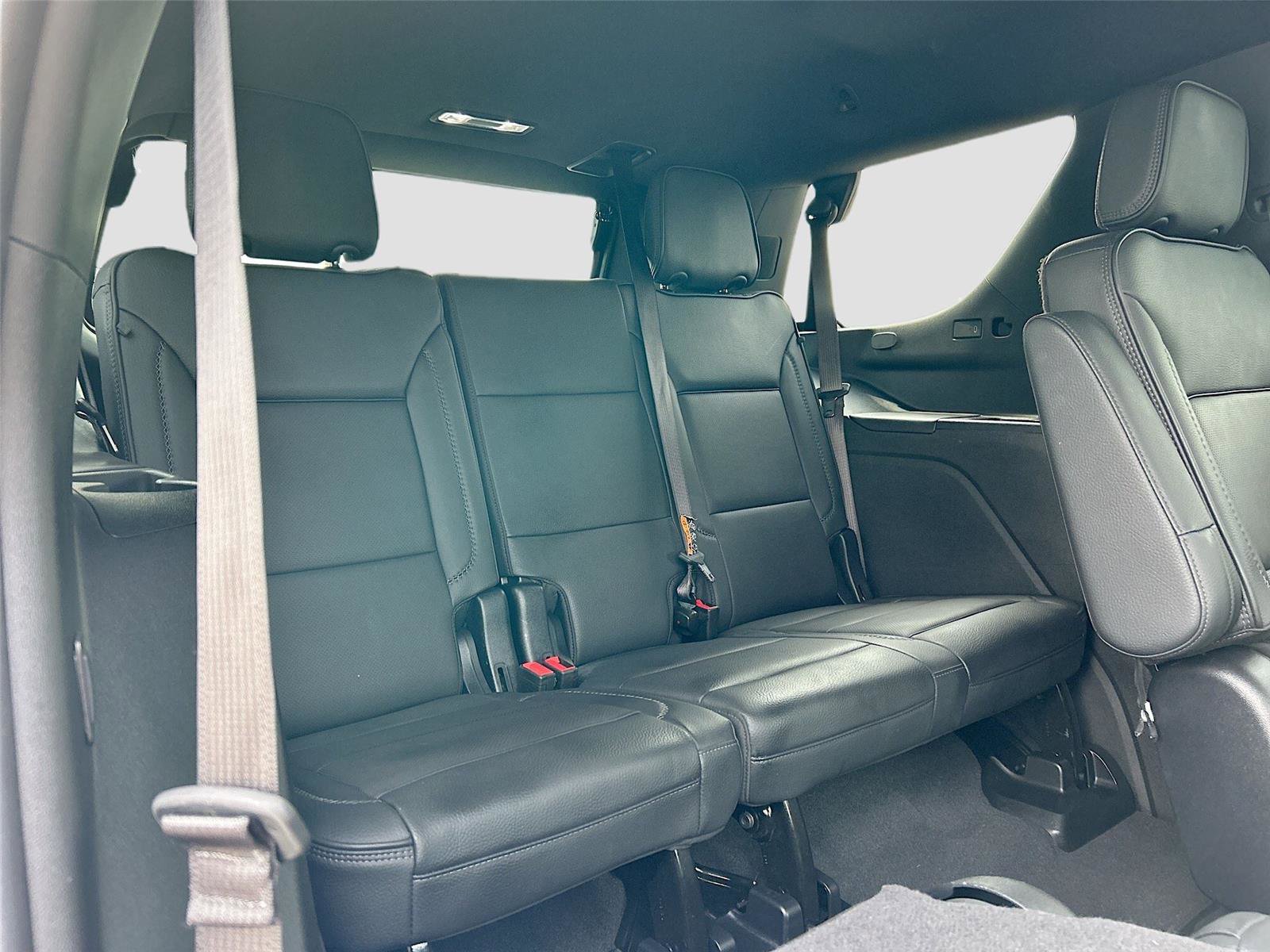 Used 2025 GMC Yukon Denali RWD image 28
