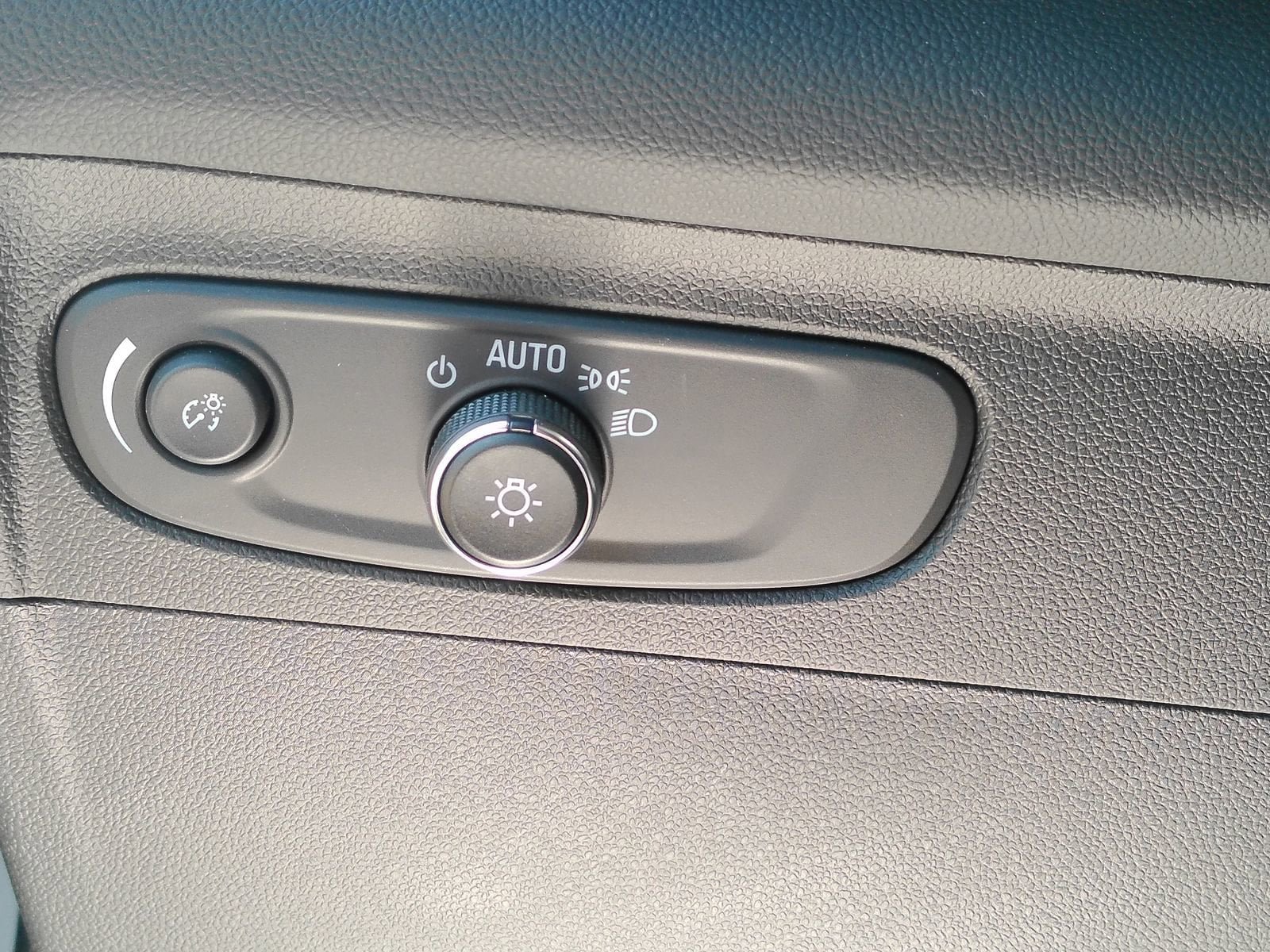 Certified 2023 Buick Envision Essence AWD/4WD image 13